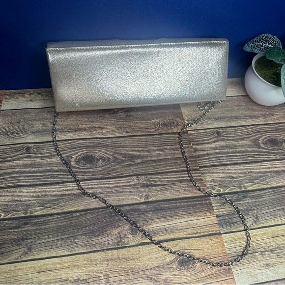 EUC Bridesmaid Elegant Gold Clutch Bag (Samantha) with Chain Shoulder Strap - Picture 3 of 16